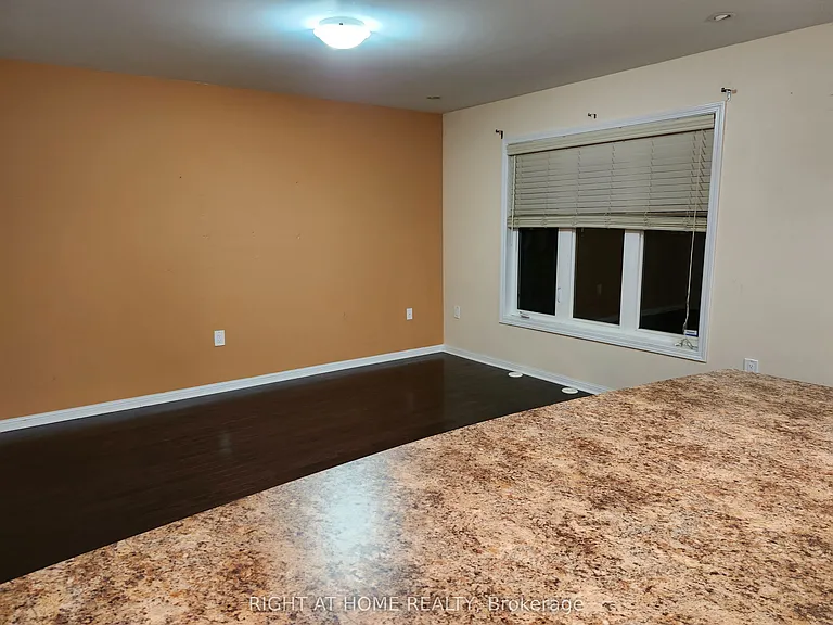 786 Bolingbroke Dr — Photo 8
