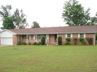 912 Mockingbird Ln, Okmulgee, OK 74447