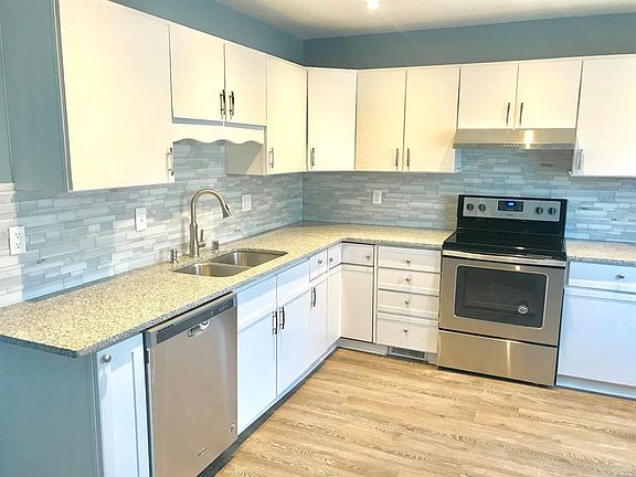 5th image of 386 Gawaine Dr