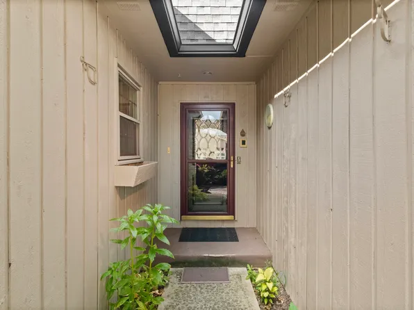 1054 Carters Grv, Indianapolis, IN 46260