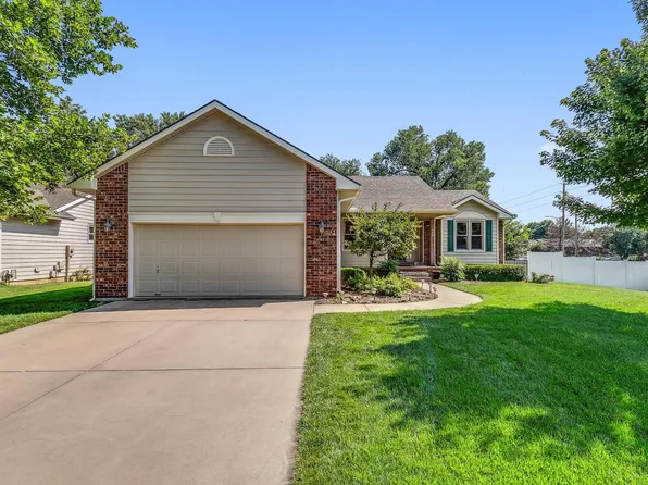 509 Conestoga Rd, Maize, KS 67101