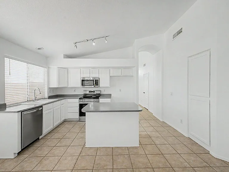 12570 W Desert Flower Rd — Photo 7