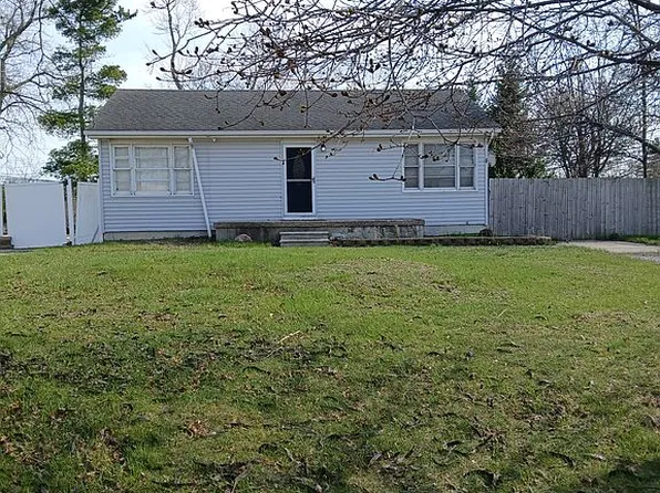 3249 Van Horn Rd, Trenton, MI 48183