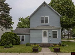 21 2nd St SE, Madelia, MN 56062