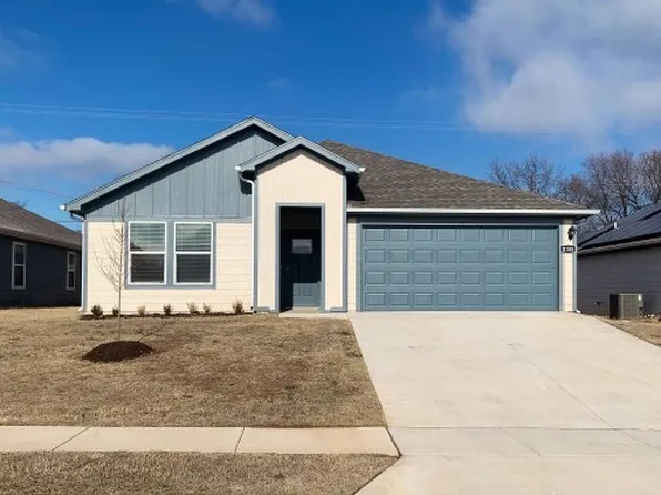 1308 Bates St, Gentry, AR 72734