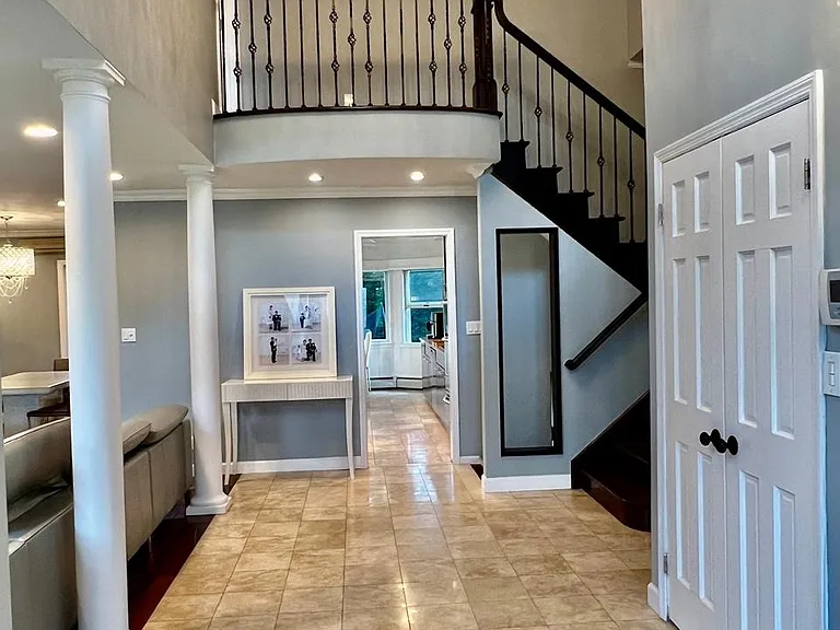 210 Birchwood Park Dr — Photo 2
