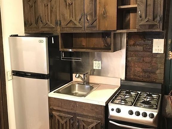 4th image of 520 E 14th St APT 38