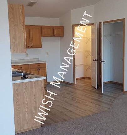 4th image of 401 Linden Dr APT E