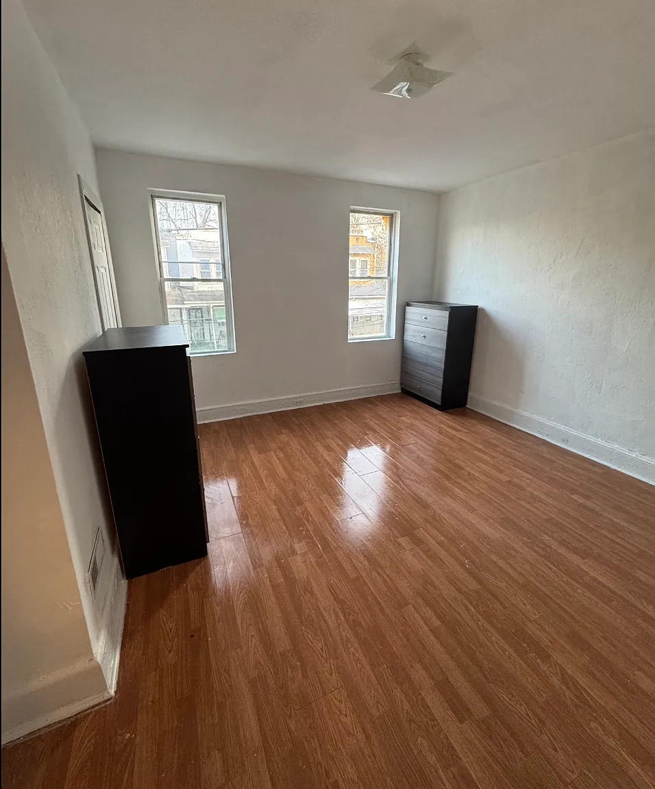 4 bed, 1350 sqft, $2,300 — Photo 4