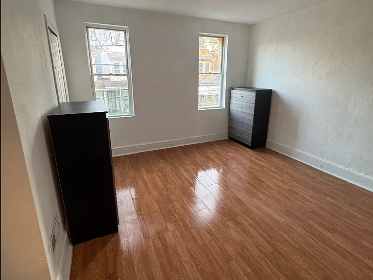 269 E Sharpnack St — Photo 4