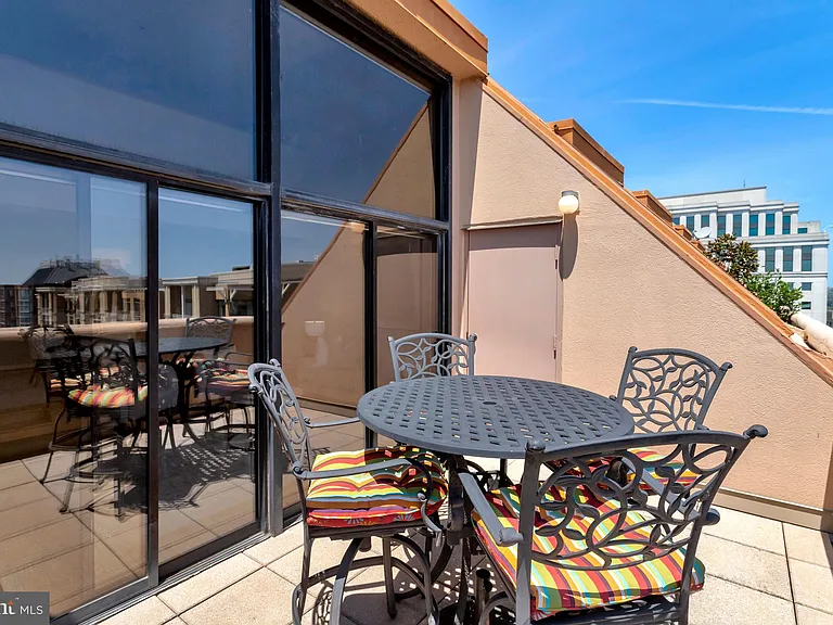 1301 N Courthouse Rd #1805 — Photo 36
