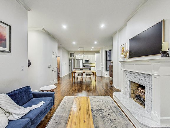 4th image of 1119 N Winchester Ave #1