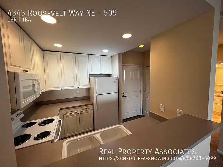 4343 Roosevelt Way NE #509 — Photo 2