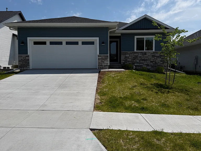 84 Huntington Dr — Photo 4