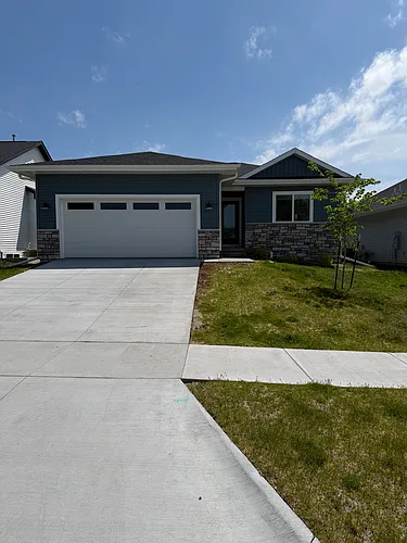 84 Huntington Dr Photo 1