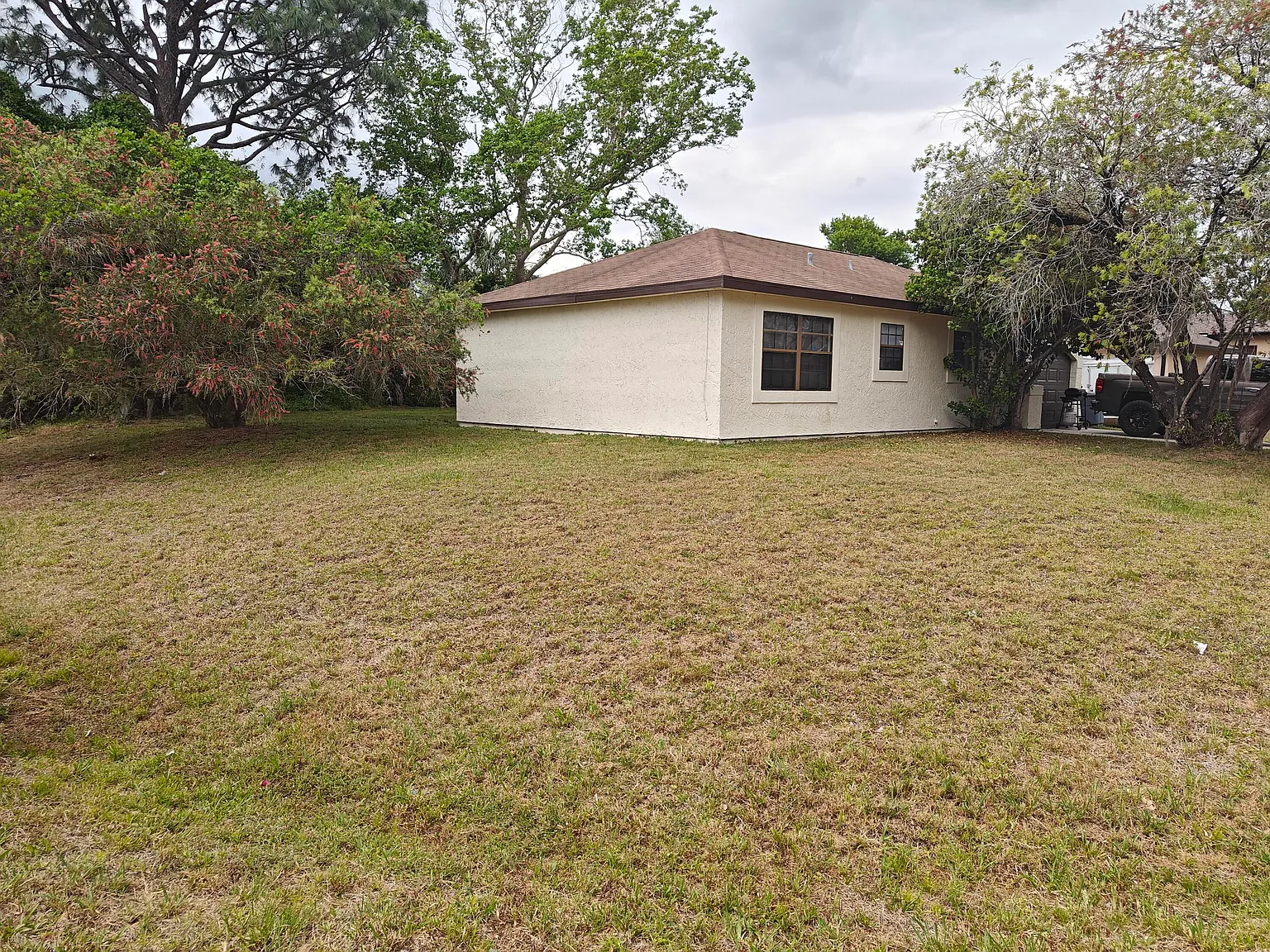 2 bed, 2.0 bath, 901 sqft, $1,800 — Photo 2