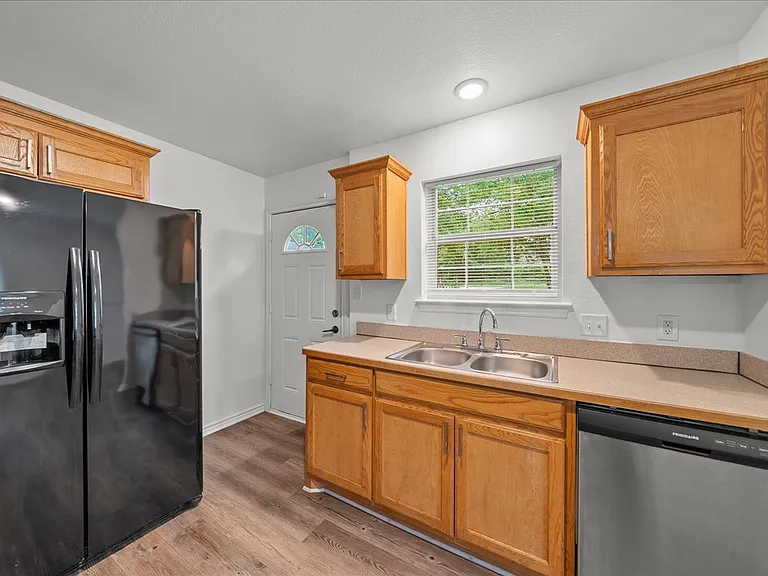 404 W Day St — Photo 14