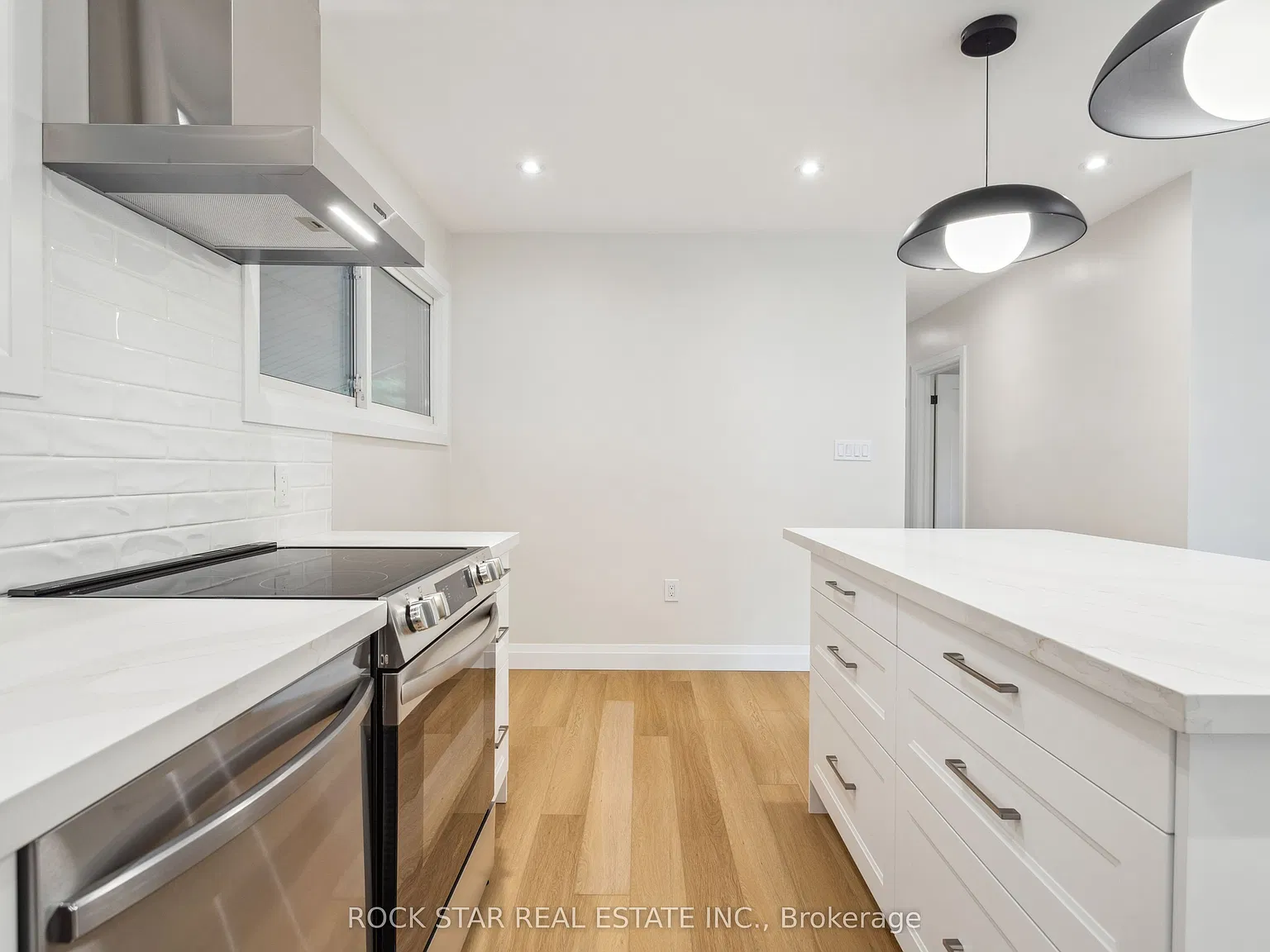 3 bed, $2,495 — Photo 4