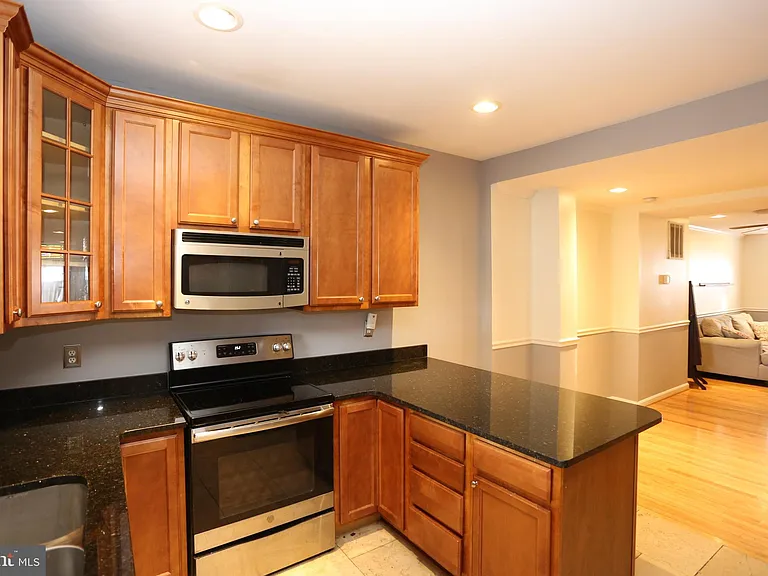 524 S Bouldin St — Photo 13
