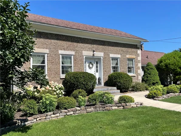 6952 Bear Ridge Rd, North Tonawanda, NY 14120