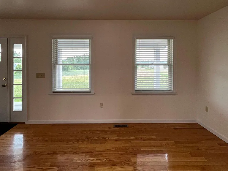 100 N Maple St — Photo 6
