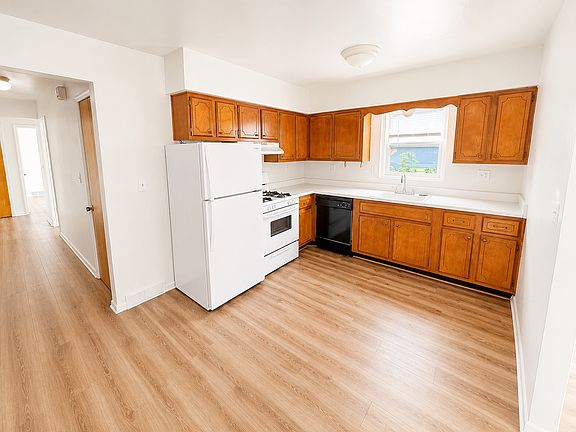 2nd image of 435 W 10th St APT 1