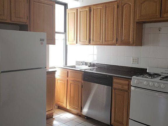 5th image of 140 E 17th St APT 6D
