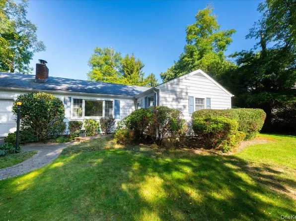 8 Oakway Drive, Stony Brook, NY 11790