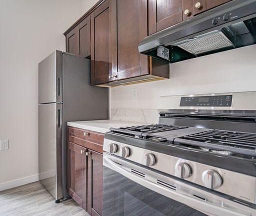 4th image of 2904 Market St