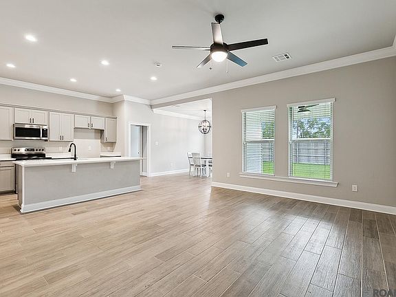 4th image of 39209 Pelican Ln