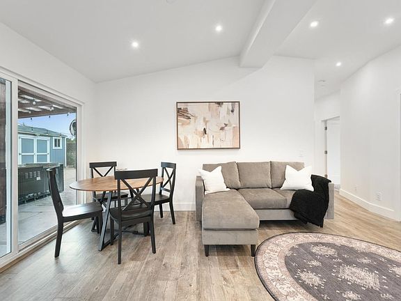 3rd image of 205 Labrea Way