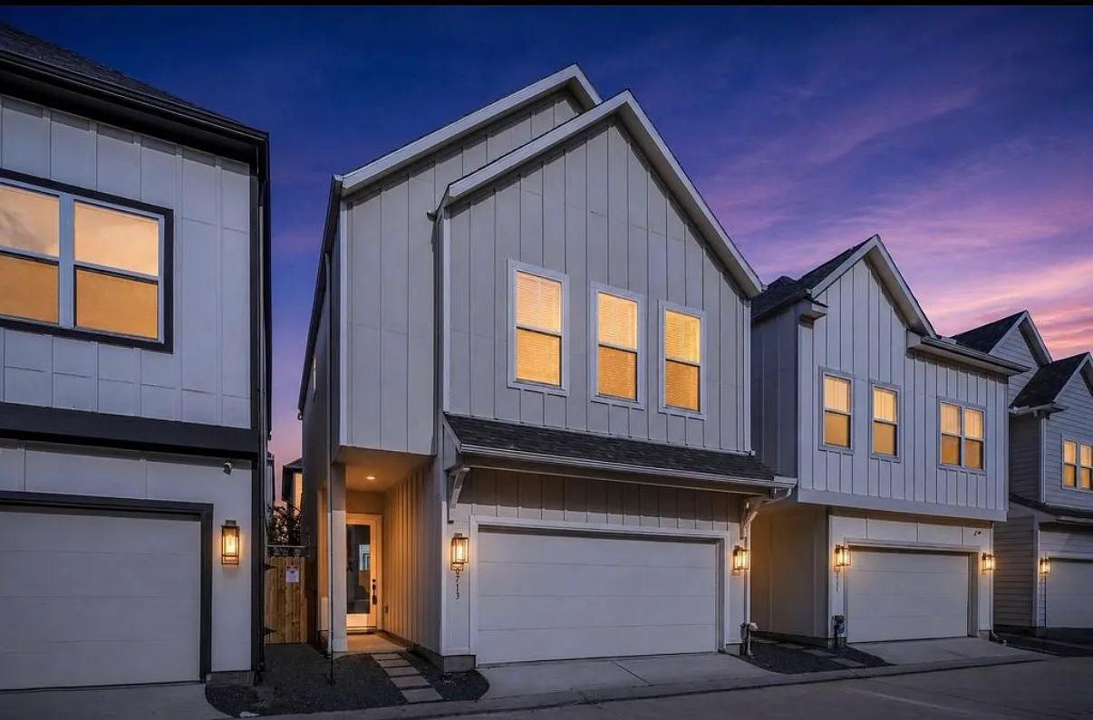 3 bed, 2.5 bath, 1500 sqft, $2,189 — Photo 2