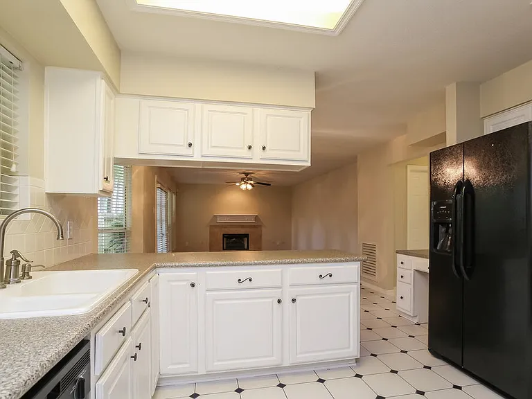 20914 Lake Park Trl — Photo 8