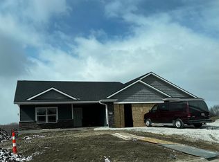 917 Red Oak St, Manchester, IA 52057