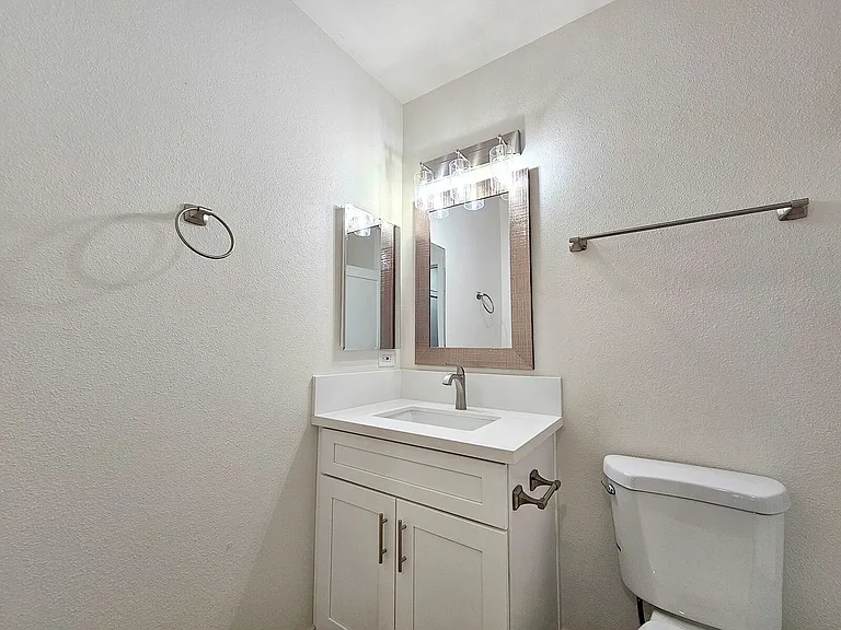 WELCOME TO THE VINE APARTMENTS! — Photo 34