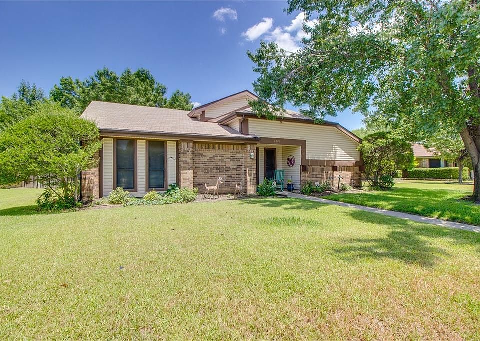 1st image of 2826 Poteet Dr
