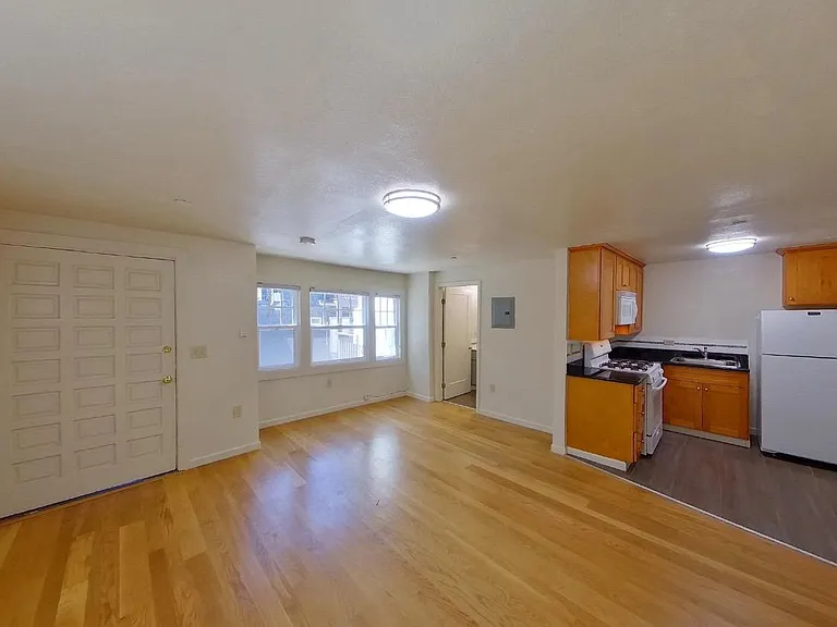 2541-2543 Piedmont Ave — Photo 7