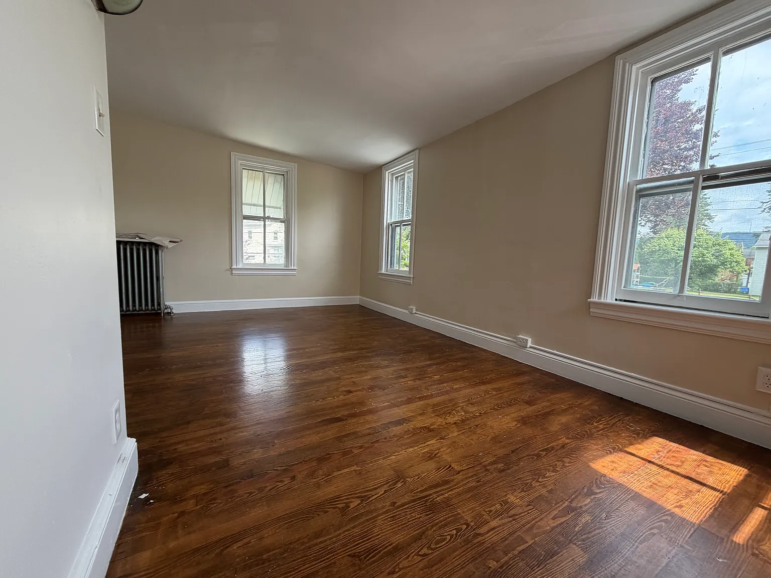3 bed, 2000 sqft, $1,950 — Photo 2