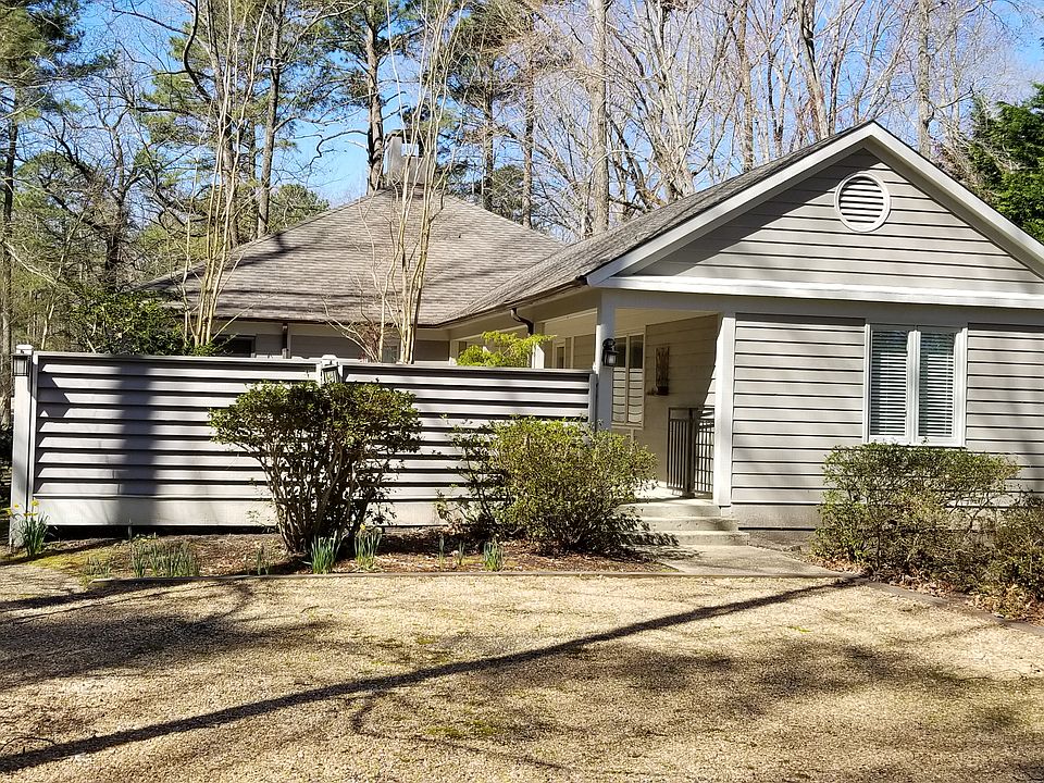 FRONT OF HOME W/COURT YARD