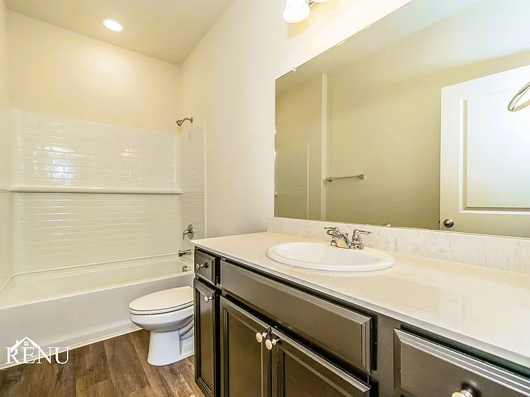 692 Wellington Dr — Photo 17