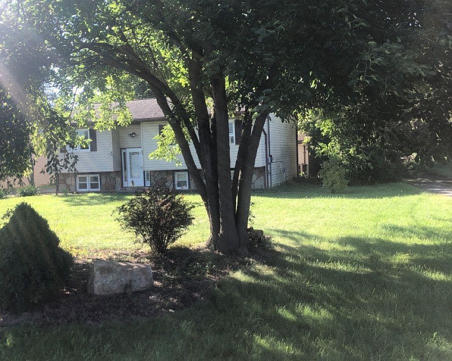 2nd image of 276 Woodlawn Ave