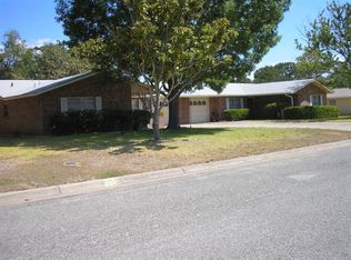 211-A/B Manor Dr, Kerrville, TX 78028