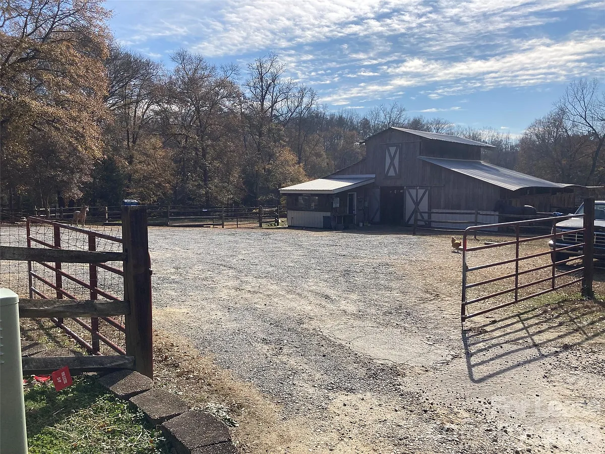 Building Photo - 8737 Whippoorwill Ln