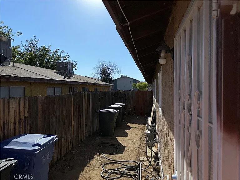 2556 Diamond St — Photo 12