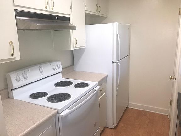 5th image of 9032 El Cajon Way APT 2