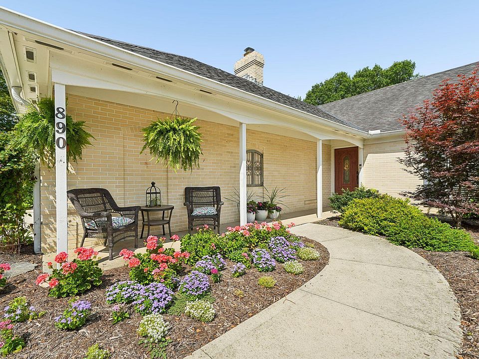 1st image of 890 Lookout Point Dr