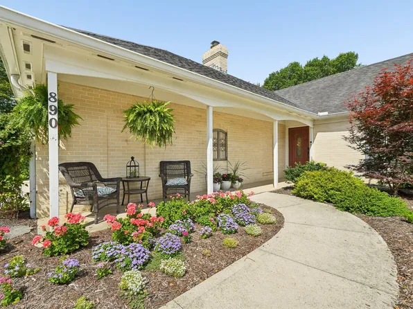 890 Lookout Point Dr, Columbus, OH 43235