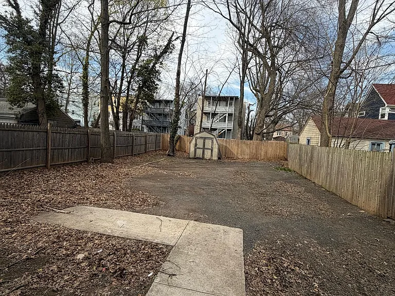 425 Huntington St #11 — Photo 10