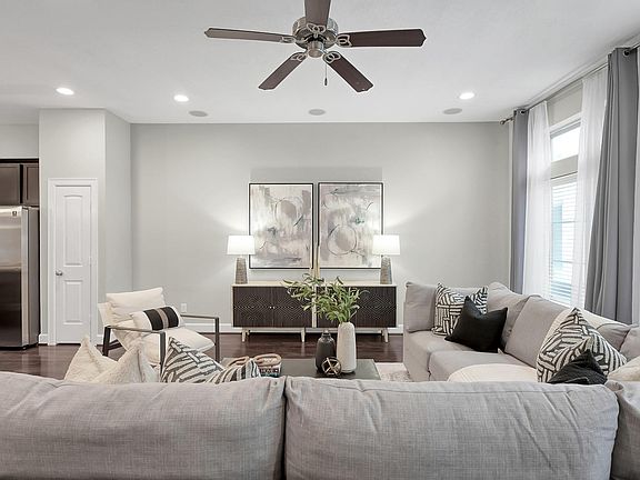 4th image of 351 W 26th St