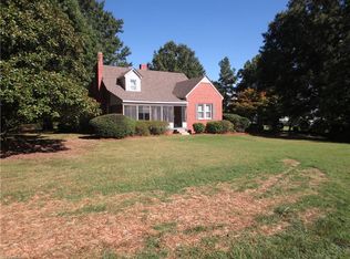 1138 Pleasant Ridge Rd, Greensboro, NC 27409